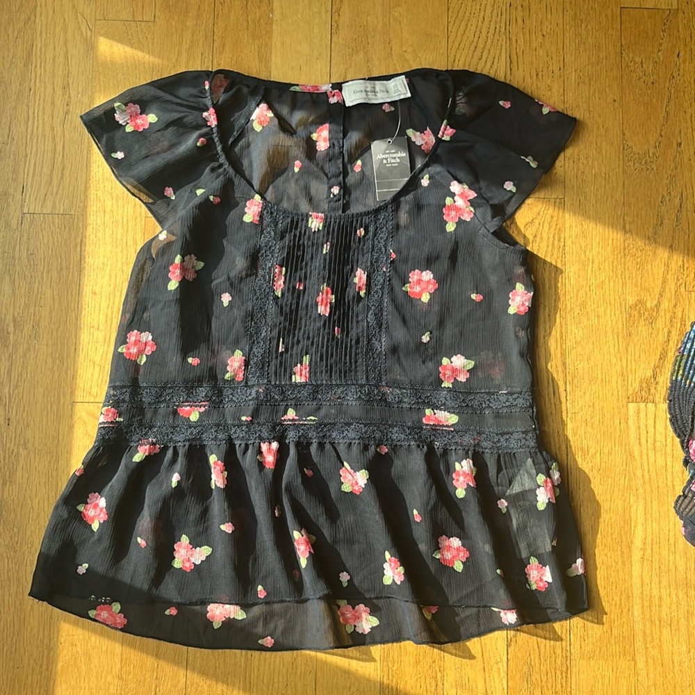 ABERCROMBIE AND FITCH Navy Floral Short Sleeve Top NWT! XS Vintage!